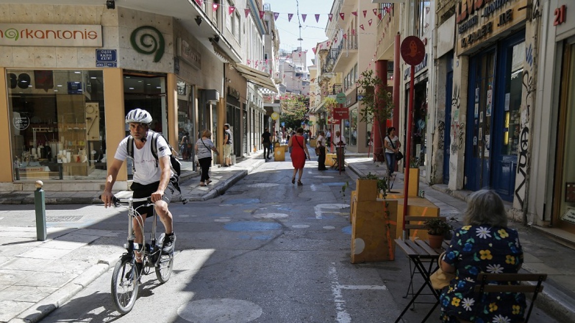 Αυστηρή επιτήρηση στους πεζοδρόμους στο Εμπορικό Τρίγωνο της Αθήνας